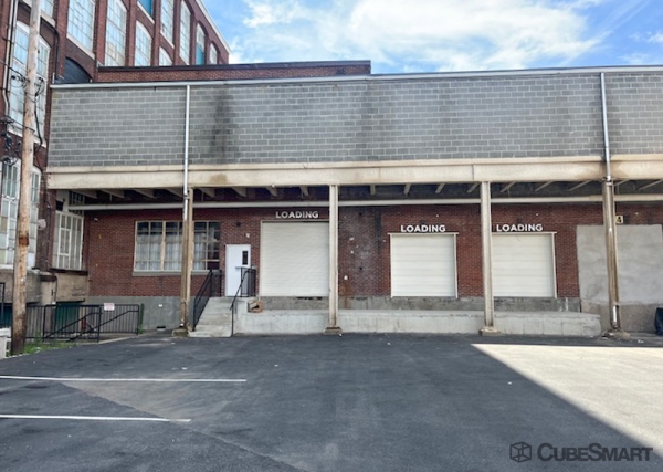 Facility photo: //images.sparefoot.com/medium/23688469031e6be6abf.jpg