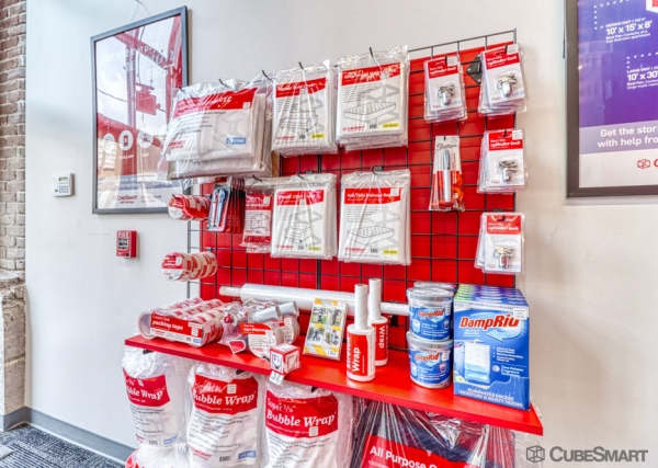 Facility photo: //images.sparefoot.com/medium/236884698d96a3c1002.jpg