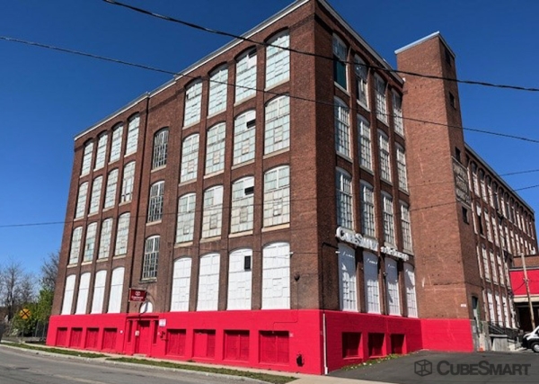 Facility photo: //images.sparefoot.com/medium/23688469ec674150b26.jpg