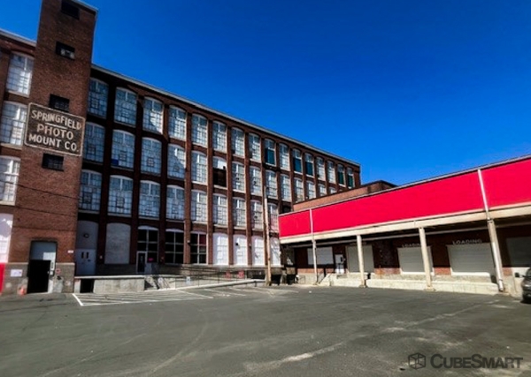 Facility photo: //images.sparefoot.com/medium/2368846a194e9ea8930.jpg