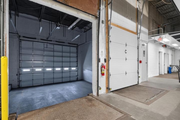 Facility photo: //images.sparefoot.com/medium/2369846a4e5ac9c0663.jpg