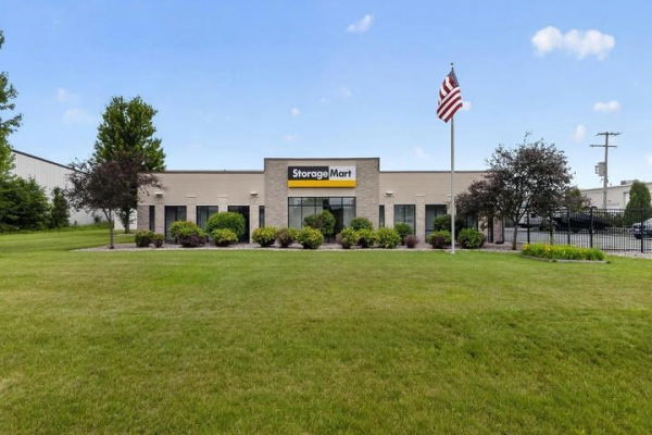 Facility photo: //images.sparefoot.com/medium/2369846a4e5acc64120.jpg