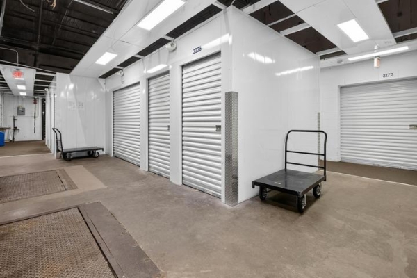Facility photo: //images.sparefoot.com/medium/2369846a4e5aec0b085.jpg