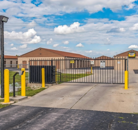 Facility photo: //images.sparefoot.com/medium/237005688cc0c5cdedd.jpg
