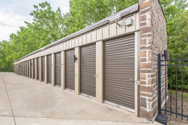 Facility photo: //images.sparefoot.com/medium/23700668926544ea107.jpg