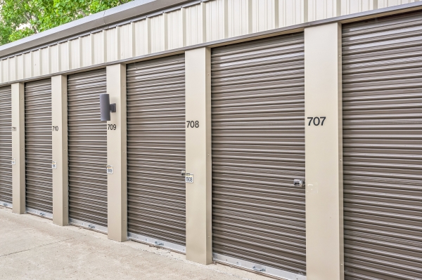 Facility photo: //images.sparefoot.com/medium/237006689265476f92f.jpg