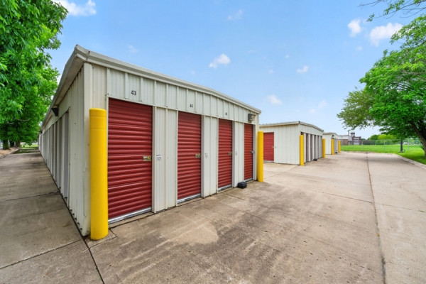Facility photo: //images.sparefoot.com/medium/2370076a42bb0763e5a.jpg