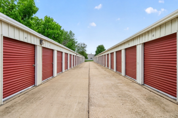 Facility photo: //images.sparefoot.com/medium/2370076a42bb0857602.jpg