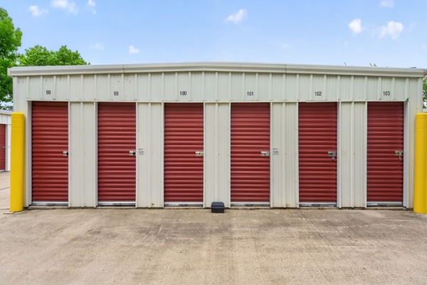 Facility photo: //images.sparefoot.com/medium/2370076a42bb094ae59.jpg