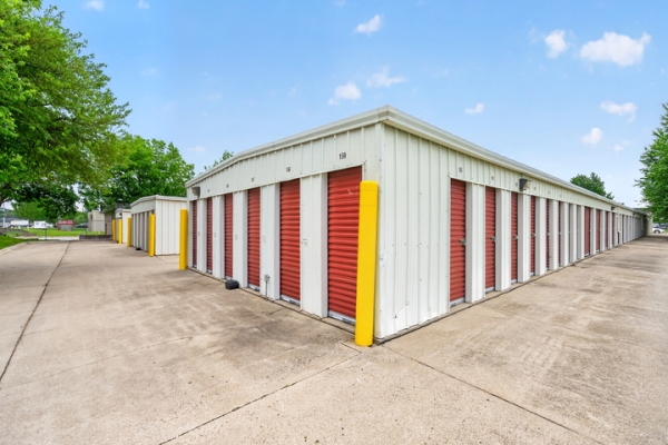 Facility photo: //images.sparefoot.com/medium/2370076a42bb0a5108a.jpg