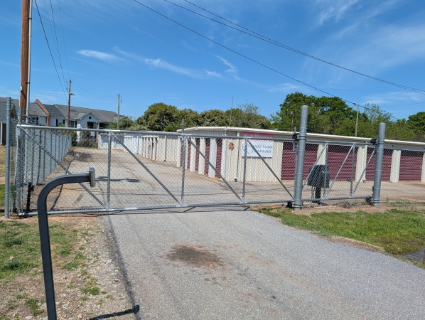 Facility photo: //images.sparefoot.com/medium/2370306a05c7365d9c6.jpg