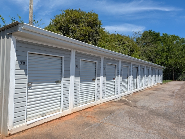 Facility photo: //images.sparefoot.com/medium/2370306a05c77c3649d.jpg