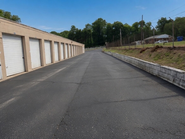 Facility photo: //images.sparefoot.com/medium/2370376a0b2bf10f4ef.jpg
