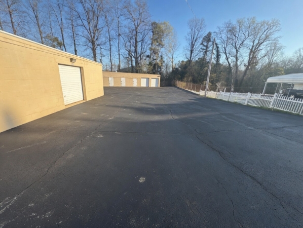 Facility photo: //images.sparefoot.com/medium/2370376a0b2bf367e9f.jpg
