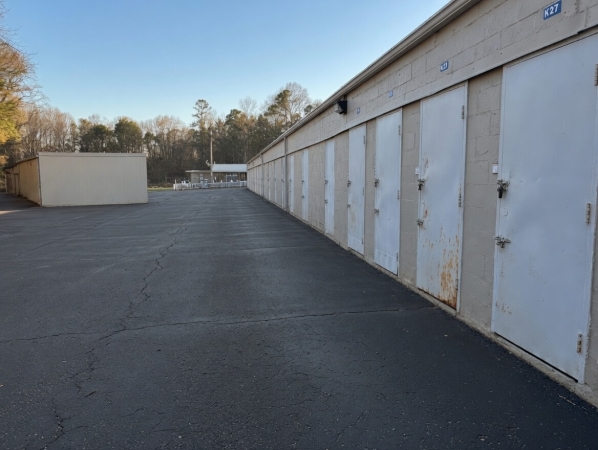 Facility photo: //images.sparefoot.com/medium/2370376a0b2bf6f2461.jpg