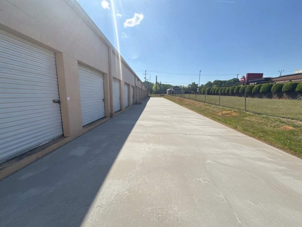 Facility photo: //images.sparefoot.com/medium/2370386a0c77164f7c7.jpg