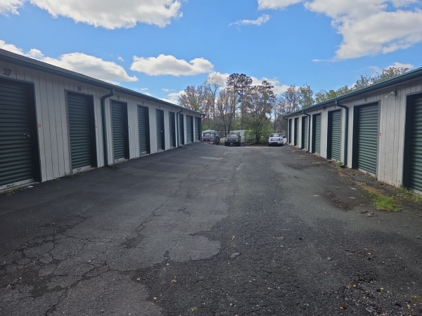 Facility photo: //images.sparefoot.com/medium/2370406a0b80ec50e98.jpg