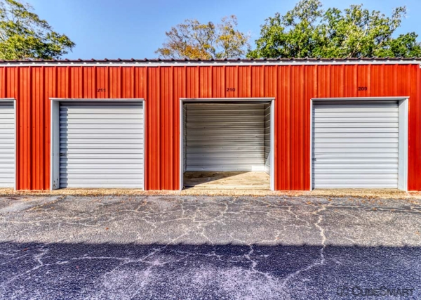 Facility photo: //images.sparefoot.com/medium/2370456881d03c6b402.jpg