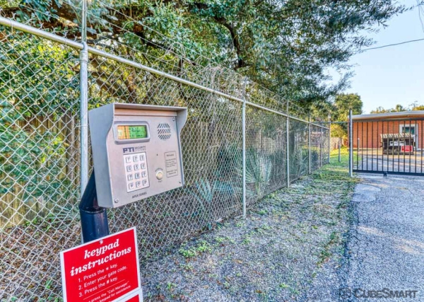 Facility photo: //images.sparefoot.com/medium/237045698d7ec99e810.jpg