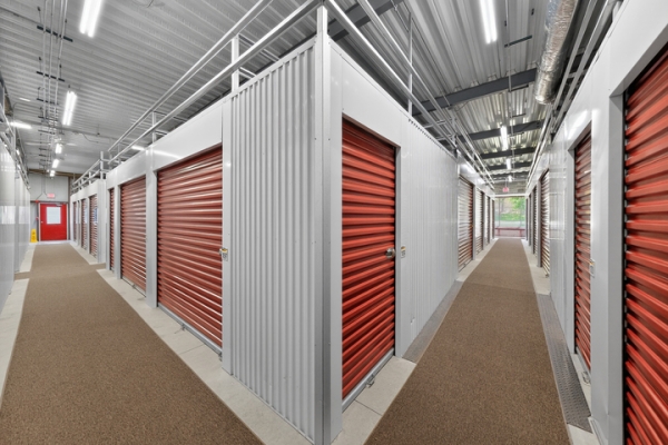 Facility photo: //images.sparefoot.com/medium/2370516a3ea524cedb4.jpg