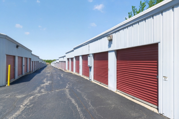 Facility photo: //images.sparefoot.com/medium/2370516a3ea526683e4.jpg