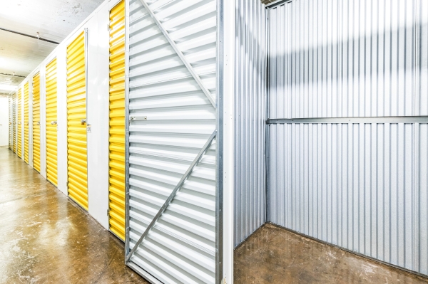 Facility photo: //images.sparefoot.com/medium/237057688bd49bb5e9e.jpg