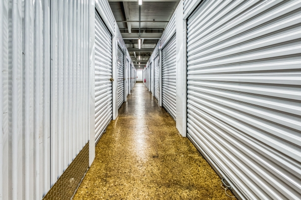 Facility photo: //images.sparefoot.com/medium/23706268dfefce4c5e4.jpg