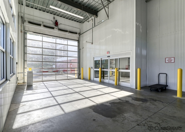 Facility photo: //images.sparefoot.com/medium/2370996914594a7819a.jpg