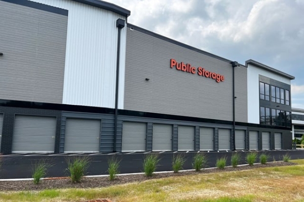 Facility photo: //images.sparefoot.com/medium/23710369e2336915173.jpg