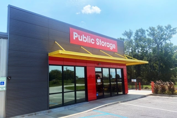 Facility photo: //images.sparefoot.com/medium/2371196884d3857a4c6.jpg