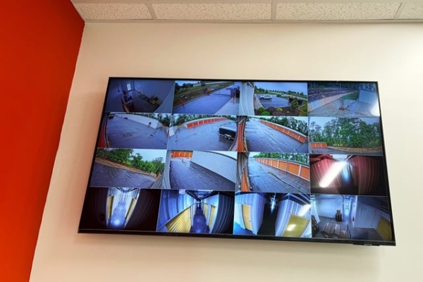 Facility photo: //images.sparefoot.com/medium/23711969f4a95aa8e28.jpg