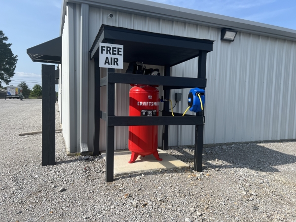 Facility photo: //images.sparefoot.com/medium/23716868c098ca35a3a.jpg