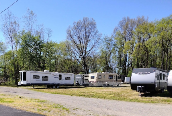 Facility photo: //images.sparefoot.com/medium/237181688793f567dfa.jpg