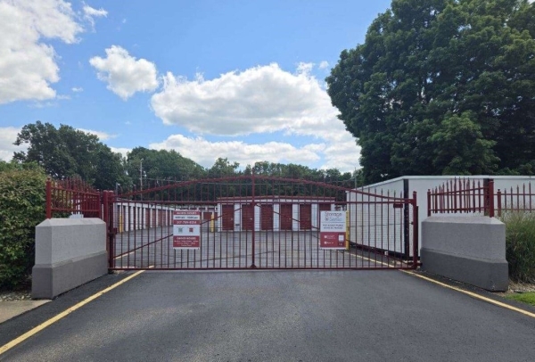 Facility photo: //images.sparefoot.com/medium/237181688796019aae0.jpg