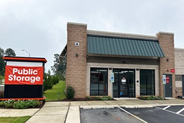 Facility photo: //images.sparefoot.com/medium/2372026877a50059b0a.jpg