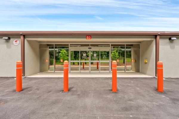 Facility photo: //images.sparefoot.com/medium/237244687e4dfd640e8.jpeg