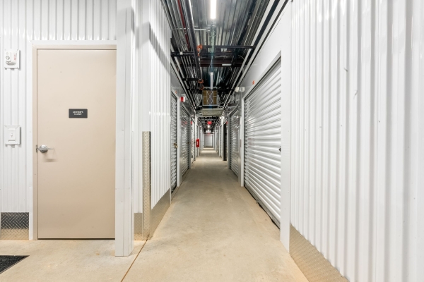Facility photo: //images.sparefoot.com/medium/237244687e4e039f4f6.jpeg