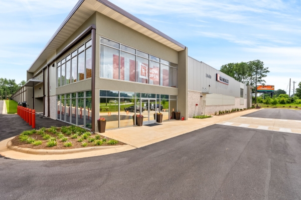 Facility photo: //images.sparefoot.com/medium/237244687e4e08781d9.jpeg