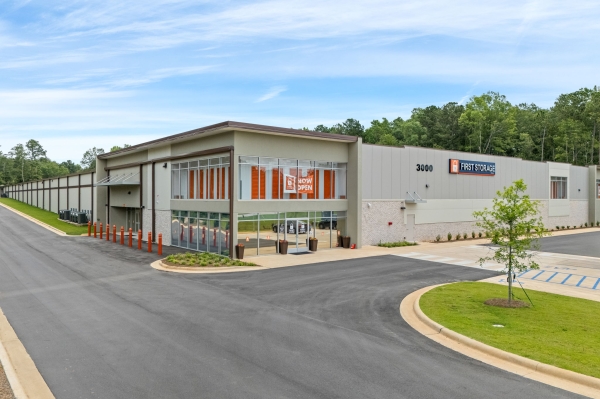 Facility photo: //images.sparefoot.com/medium/237244687e4e0ba31a8.jpeg