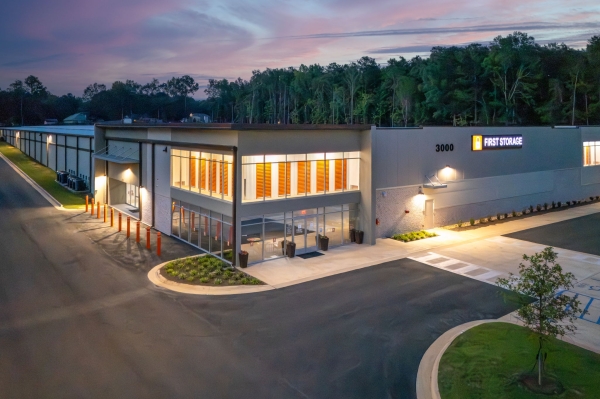 Facility photo: //images.sparefoot.com/medium/237244687e6264b498d.jpg