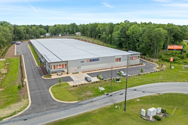 Facility photo: //images.sparefoot.com/medium/23724468891b8ee225c.jpeg