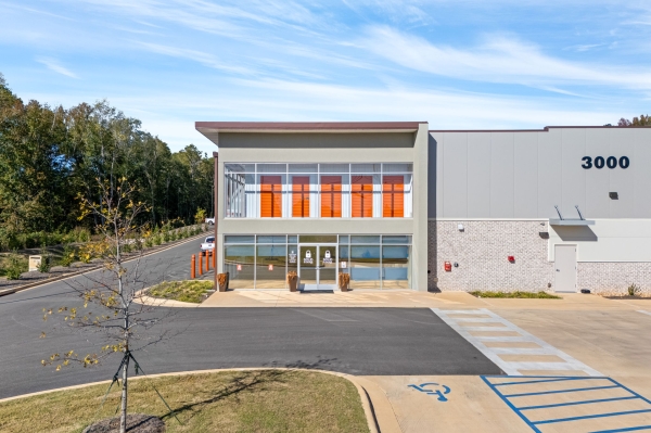 Facility photo: //images.sparefoot.com/medium/237244691dedc4679d1.jpg