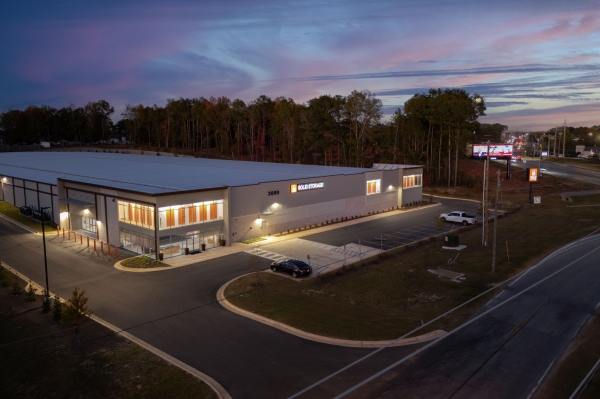 Facility photo: //images.sparefoot.com/medium/237244691dedc7f3a09.jpg