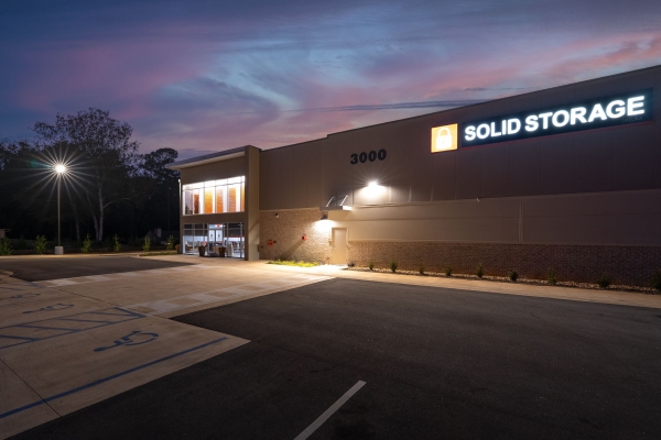 Facility photo: //images.sparefoot.com/medium/237244691dedc904ed4.jpg