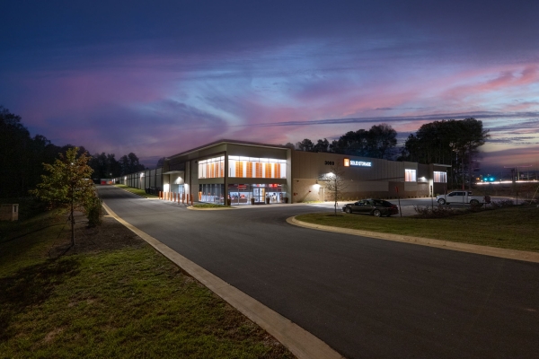 Facility photo: //images.sparefoot.com/medium/237244691dedca23d8b.jpg