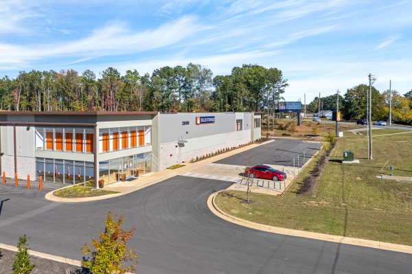 Facility photo: //images.sparefoot.com/medium/237244691df4b85aaa5.jpg