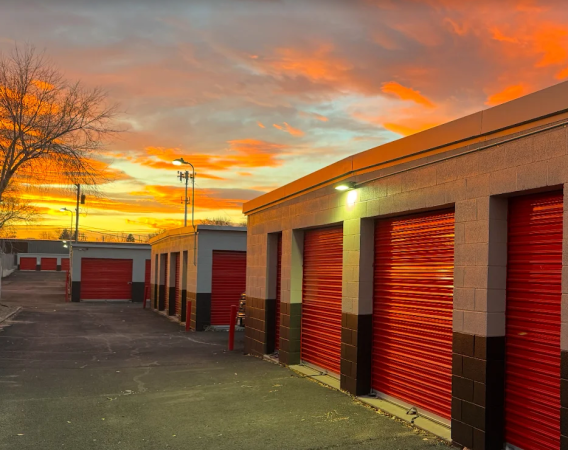 Facility photo: //images.sparefoot.com/medium/237250689a065c73bfc.png