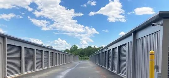 Facility photo: //images.sparefoot.com/medium/237282692879435bb72.jpg