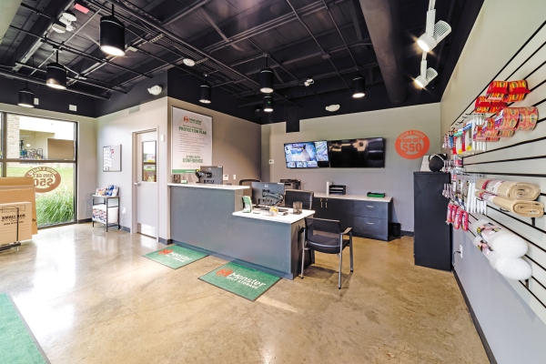 Facility photo: //images.sparefoot.com/medium/23729268aca48ebd3e5.jpg