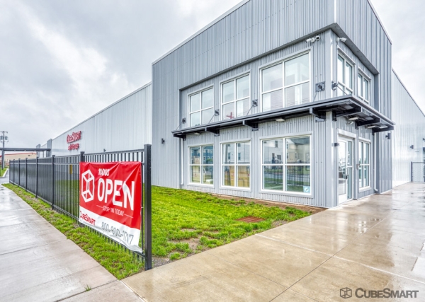 Facility photo: //images.sparefoot.com/medium/237295686f810edd63e.jpg